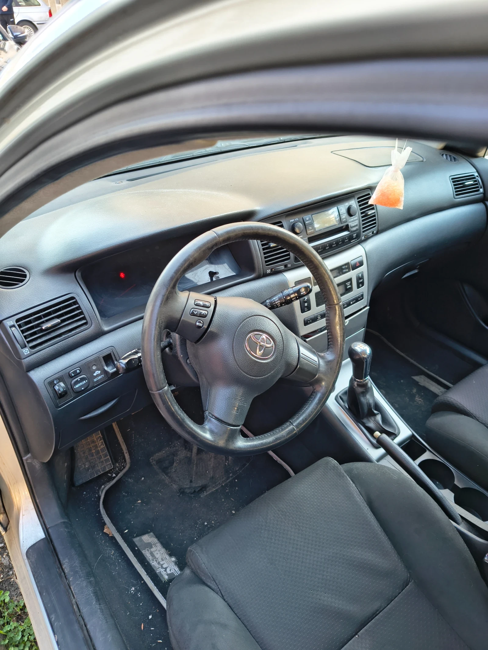 Toyota Corolla 2.0 D4D, снимка 6 - Автомобили и джипове - 54245375