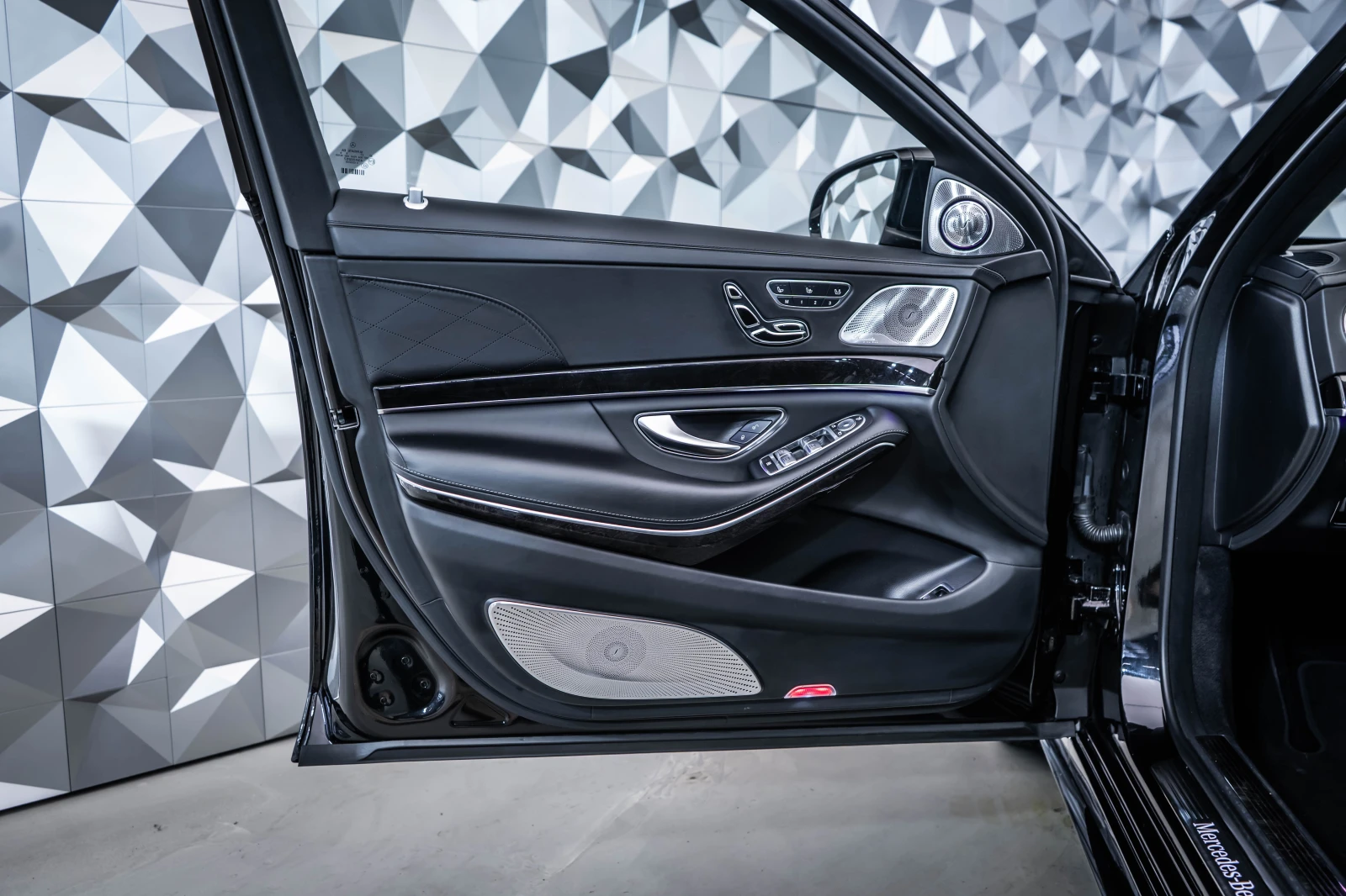 Mercedes-Benz S 560 4M AMG* Pano* Burmester, снимка 7 - Автомобили и джипове - 54370122
