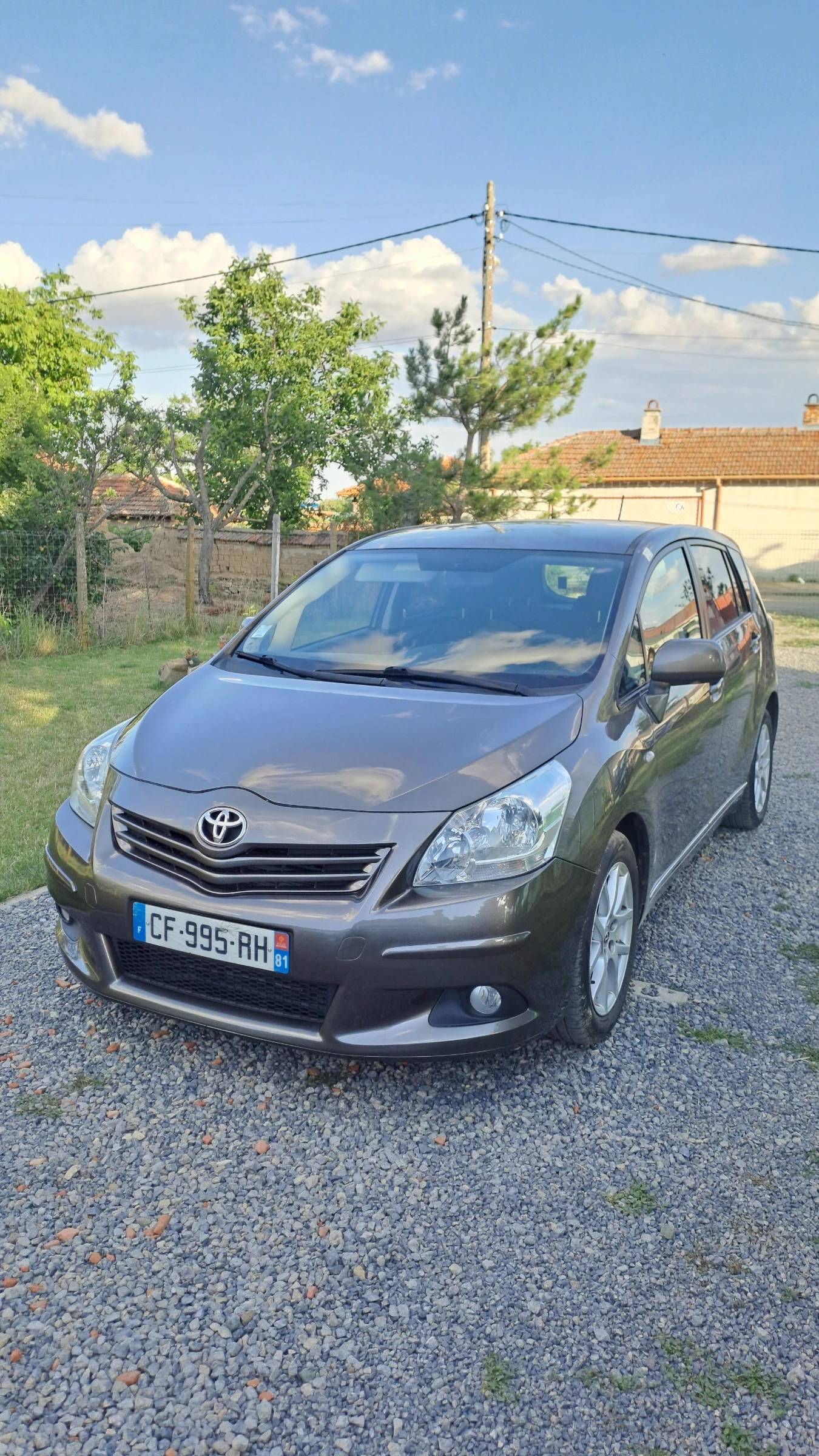 Toyota Verso 2.0 D-4D 126 к.с. | Executive | Обслужена, снимка 2 - Автомобили и джипове - 55040474