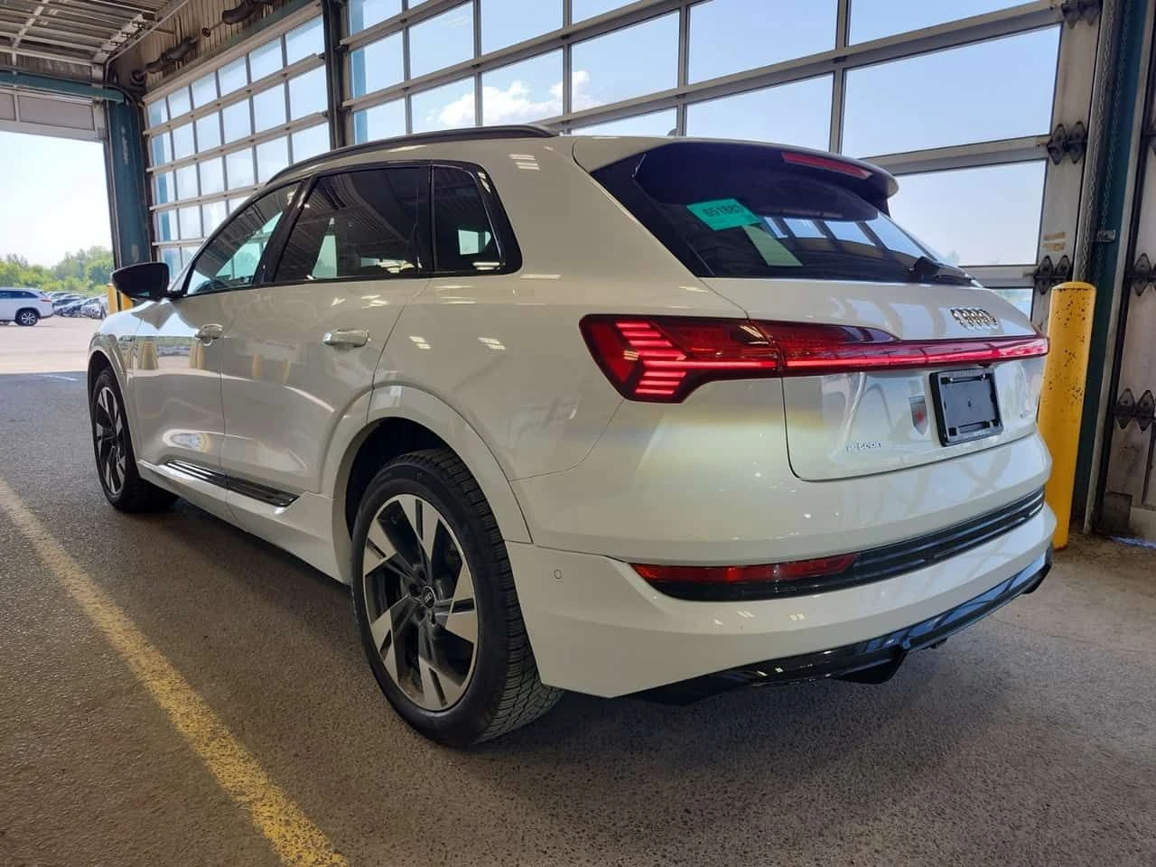 Audi E-Tron * PROGRESSIV * 360 КАМЕРА* ОБДУХВАНЕ* ПАНОРАМА* , снимка 4 - Автомобили и джипове - 55181305