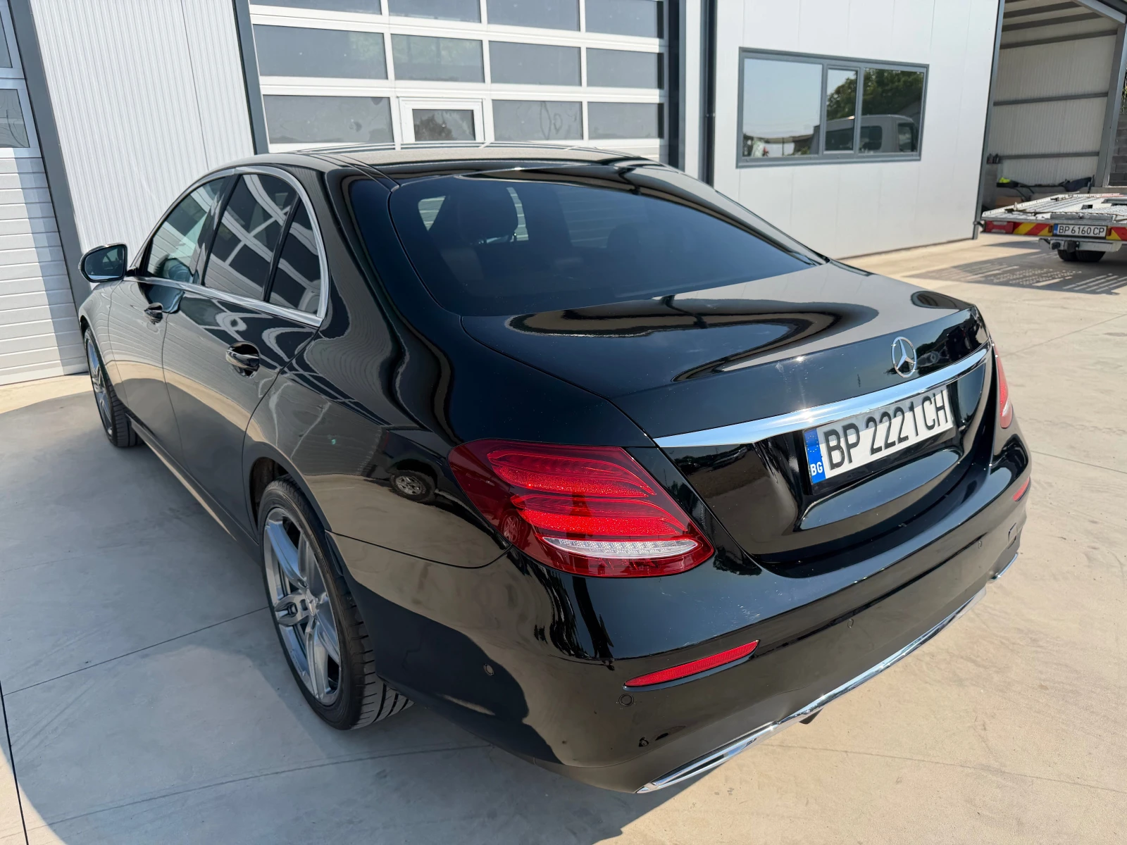 Mercedes-Benz E 220, снимка 5 - Автомобили и джипове - 55940268