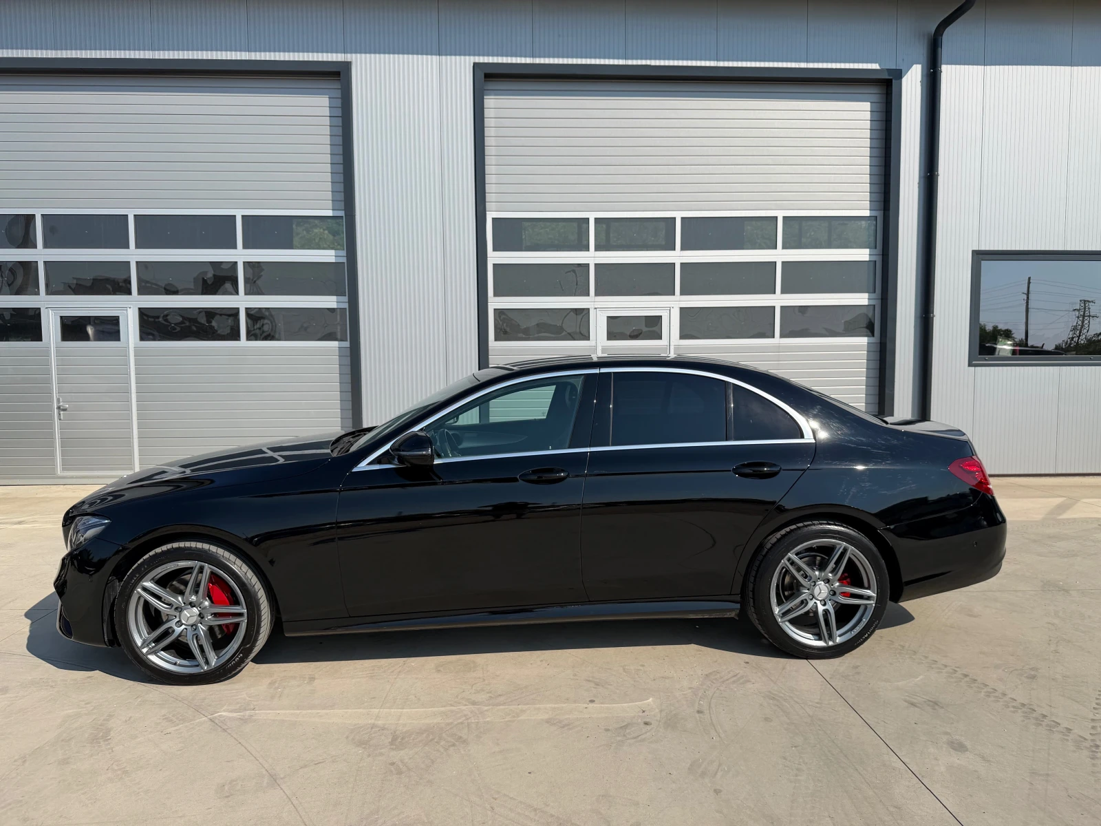 Mercedes-Benz E 220, снимка 3 - Автомобили и джипове - 55940268