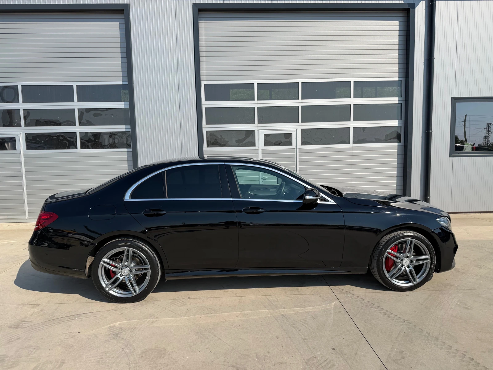 Mercedes-Benz E 220, снимка 4 - Автомобили и джипове - 55940268