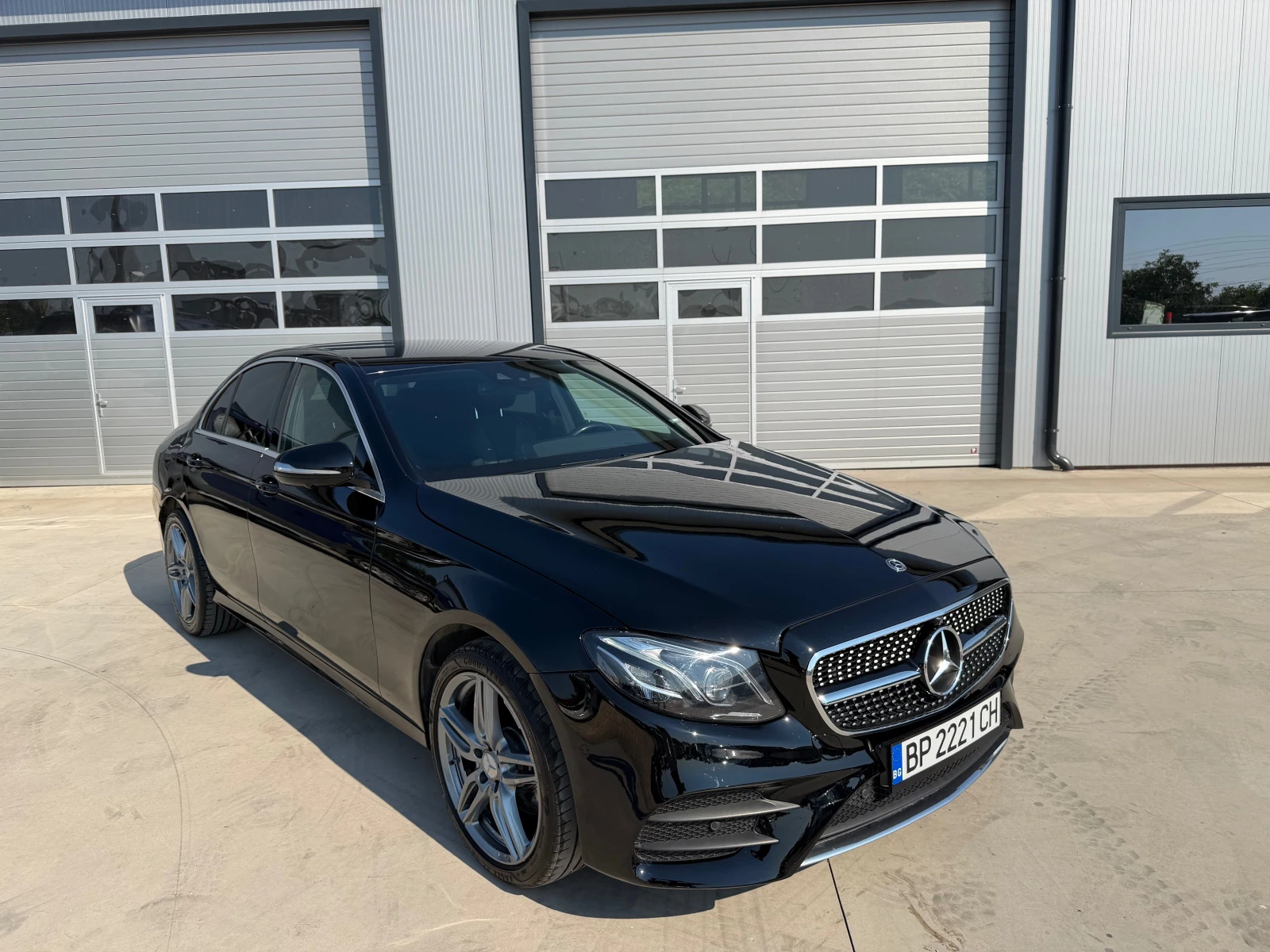 Mercedes-Benz E 220, снимка 2 - Автомобили и джипове - 55940268