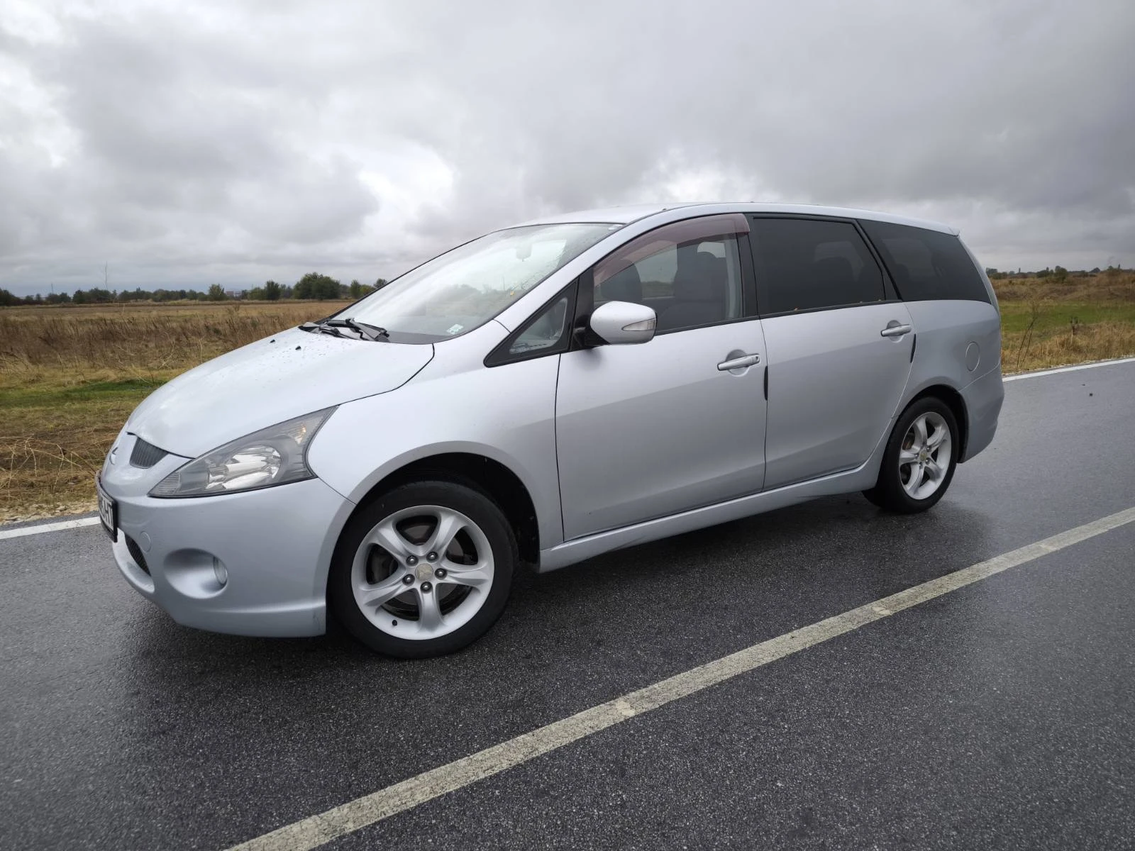 Mitsubishi Grandis, снимка 4 - Автомобили и джипове - 56748491