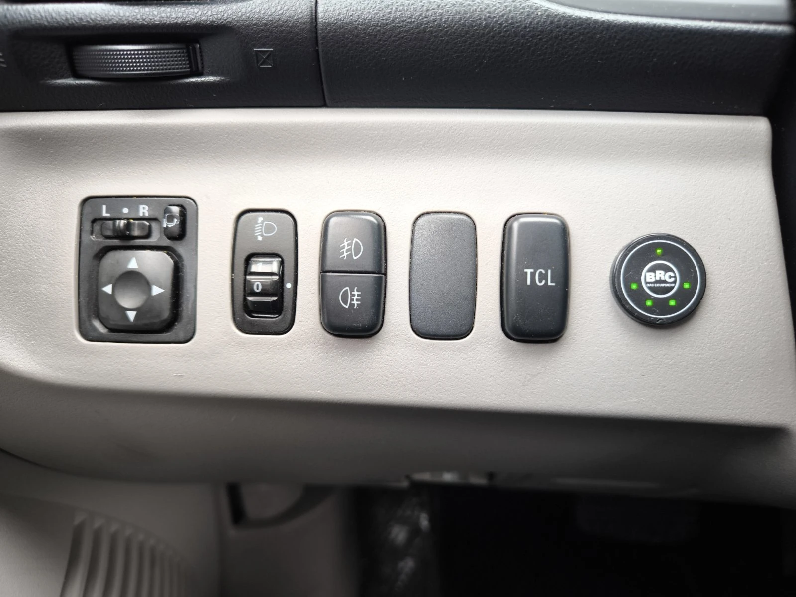 Mitsubishi Grandis, снимка 10 - Автомобили и джипове - 56748491