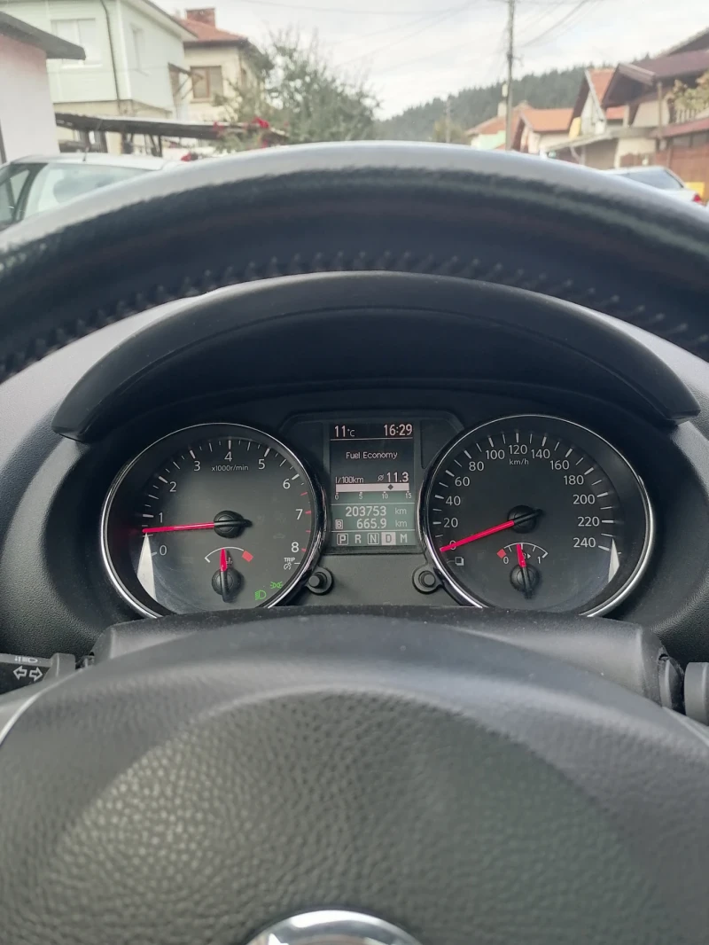 Nissan Qashqai 2.0i, снимка 6 - Автомобили и джипове - 52029960