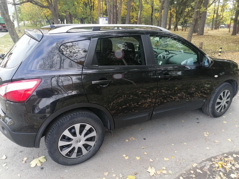 Nissan Qashqai 2.0i, снимка 3 - Автомобили и джипове - 52029960