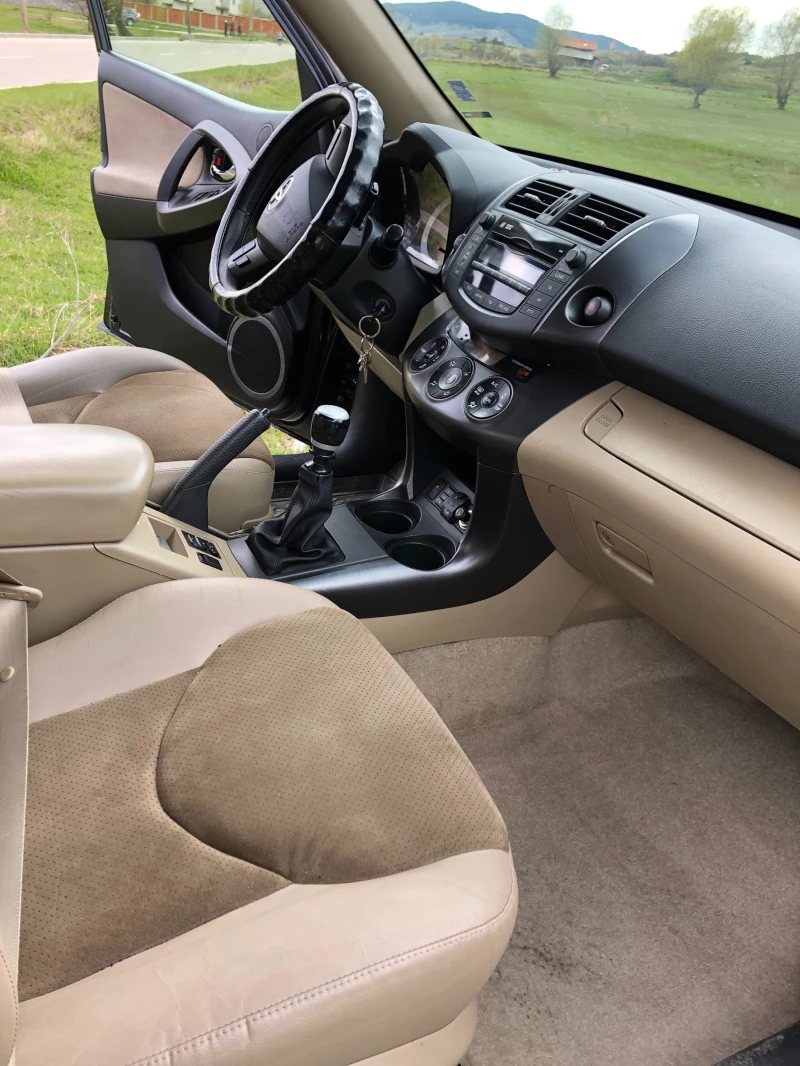 Toyota Rav4, снимка 14 - Автомобили и джипове - 52813887