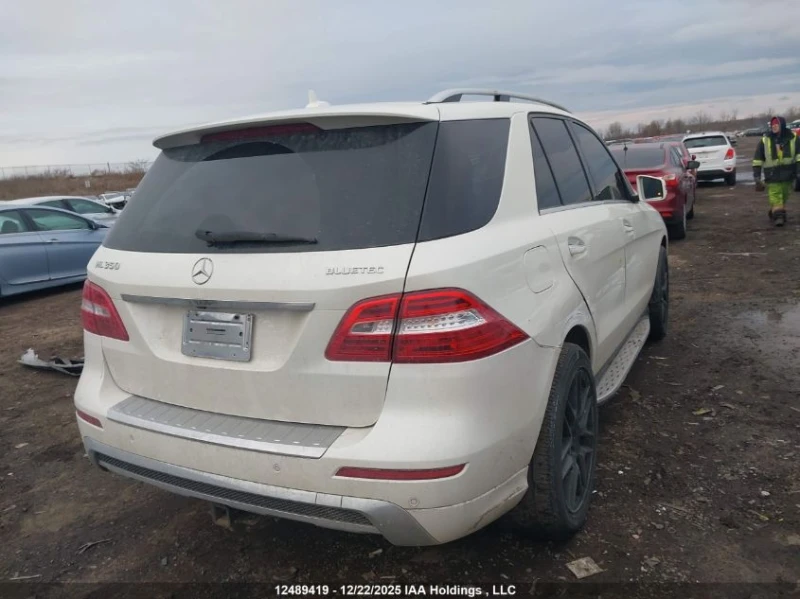 Mercedes-Benz ML 350 Bluetec* 2ключа* Harman Kardon* Пано* AMG, снимка 4 - Автомобили и джипове - 52934398
