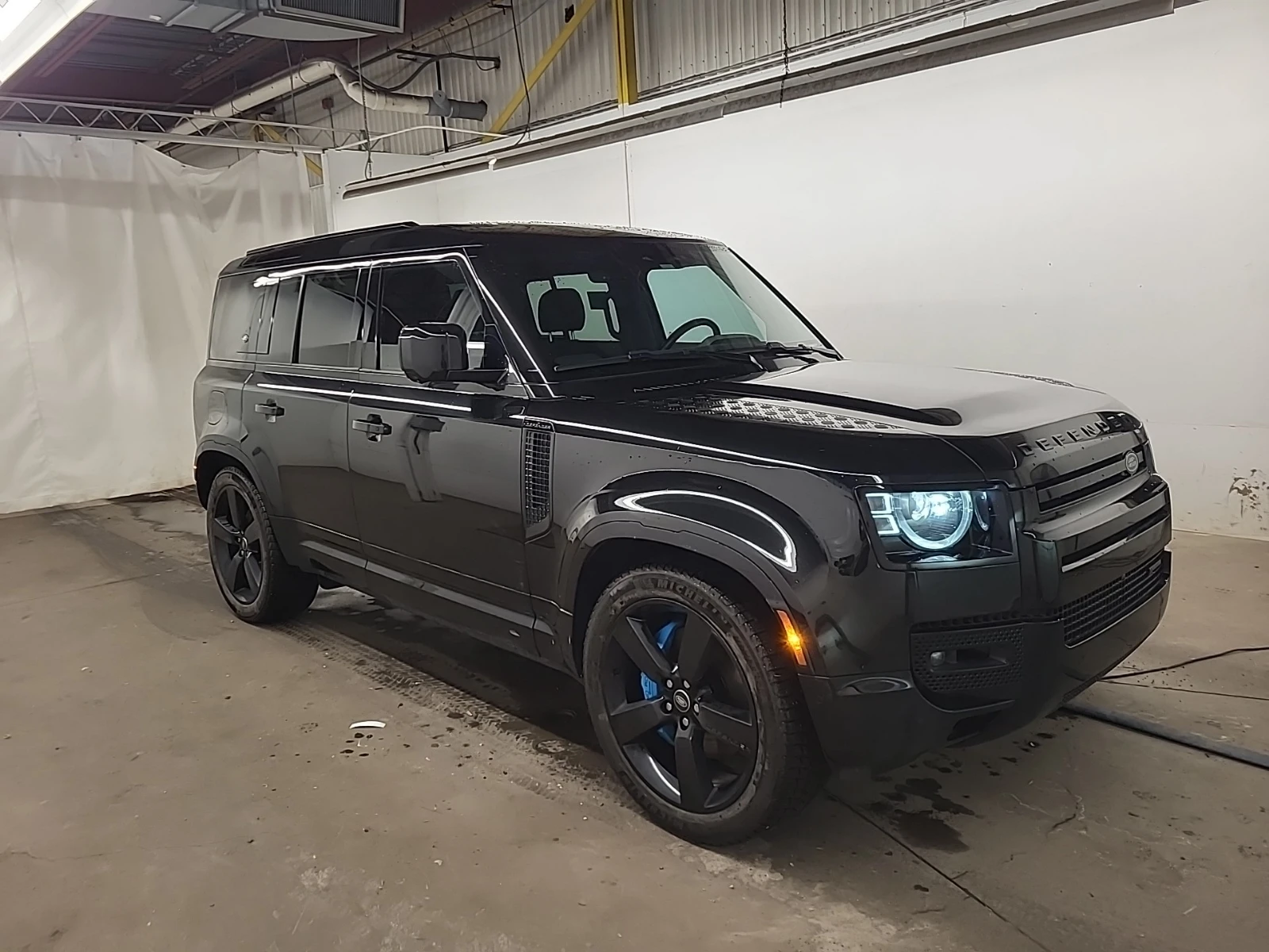 Land Rover Defender 110 X-Dynamic SE AWD - изображение 2