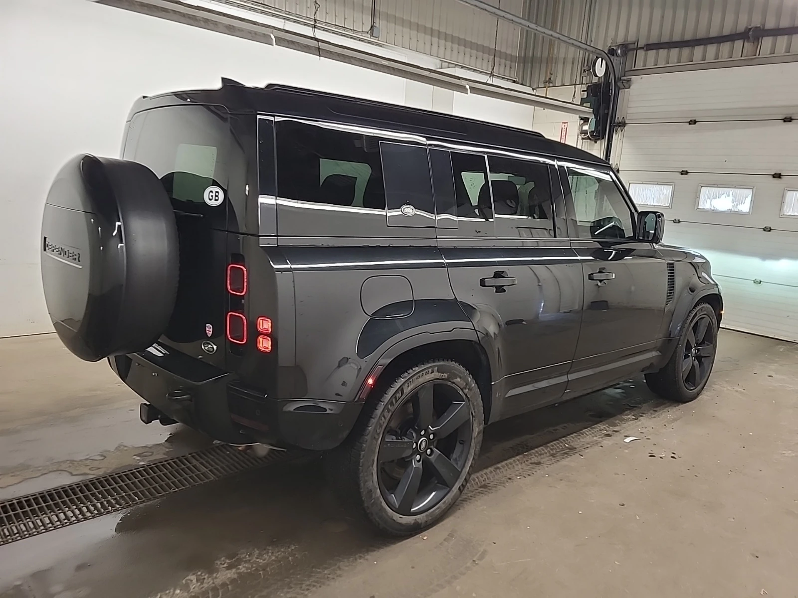 Land Rover Defender 110 X-Dynamic SE AWD - изображение 3