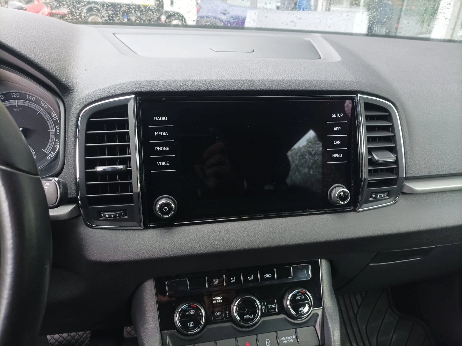 Skoda Karoq  1.5 Automatic, снимка 10 - Автомобили и джипове - 54762780