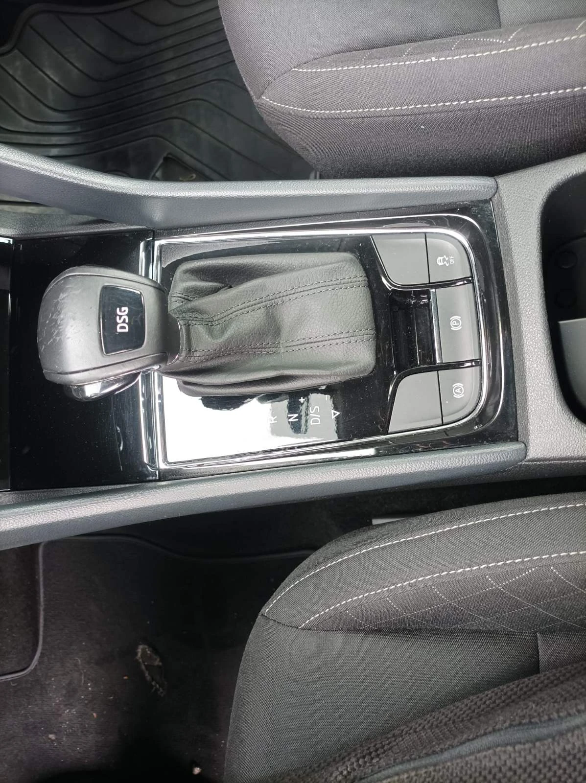 Skoda Karoq  1.5 Automatic, снимка 12 - Автомобили и джипове - 54762780