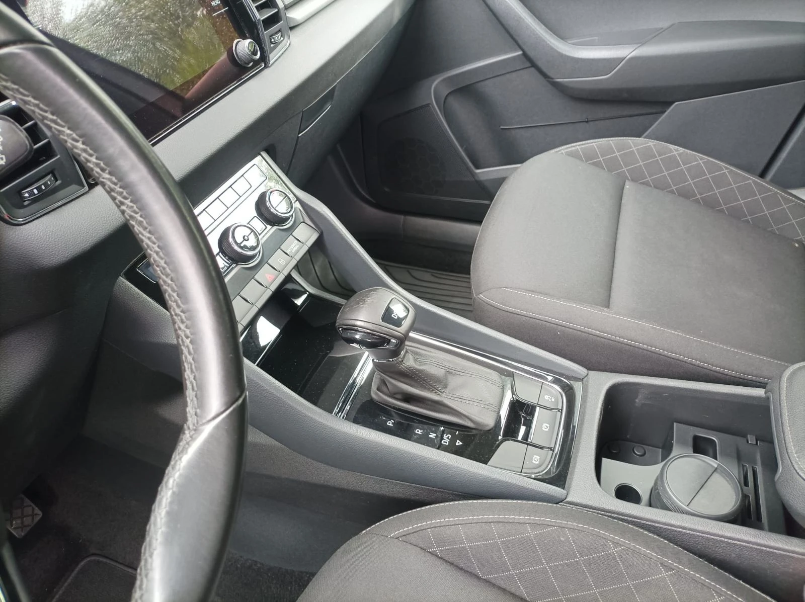 Skoda Karoq  1.5 Automatic, снимка 9 - Автомобили и джипове - 54762780