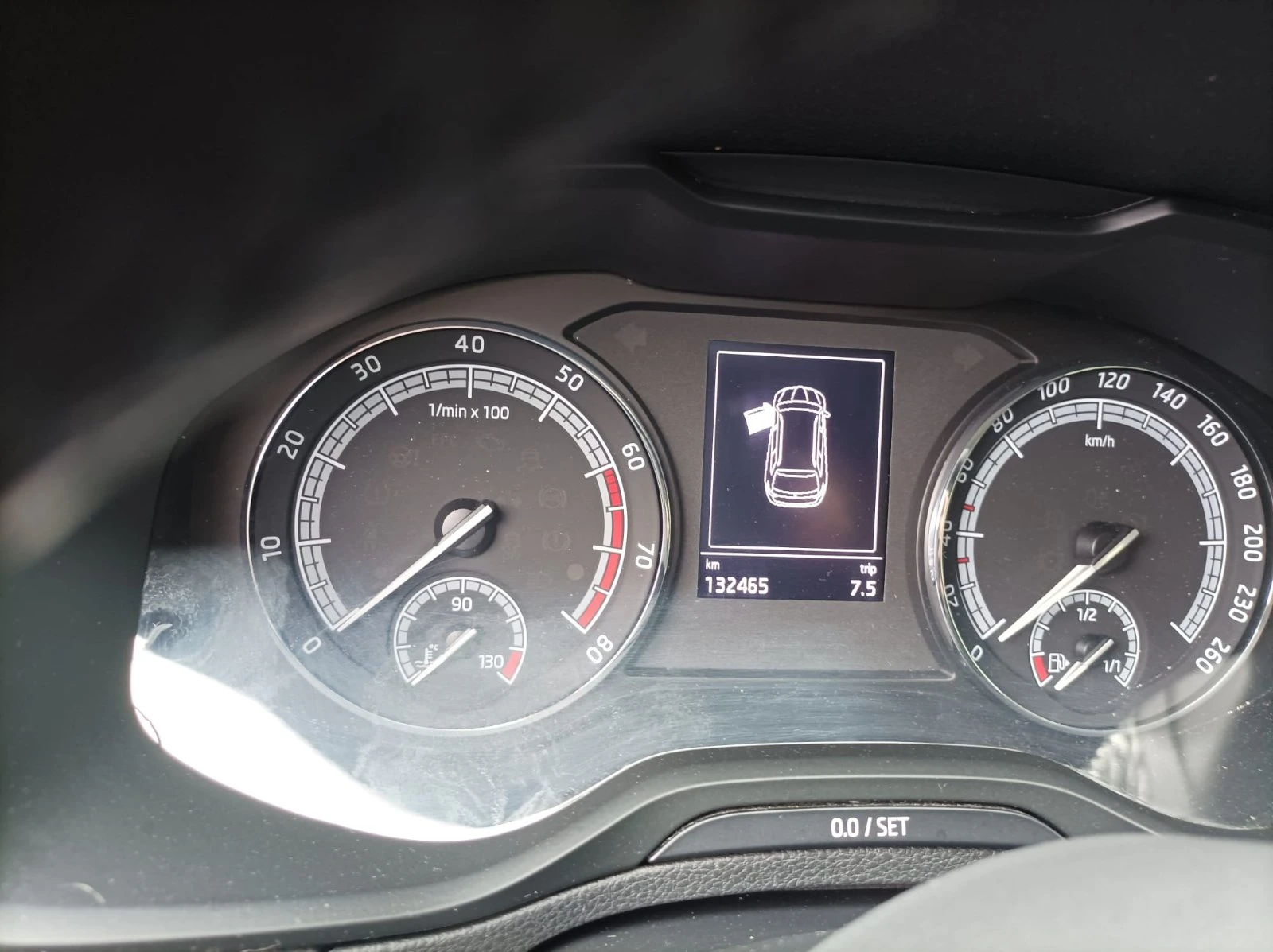 Skoda Karoq  1.5 Automatic, снимка 13 - Автомобили и джипове - 54762780