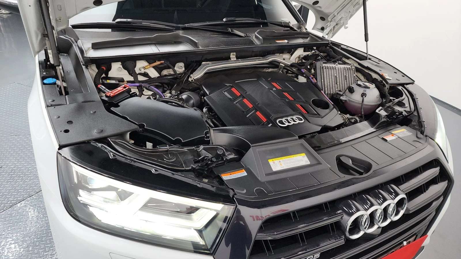 Audi SQ5 ЛЮК* HUD* 360* KEYLESS* ЕЛ. БАГАЖНИК* КРАЙНА ЦЕНА, снимка 6 - Автомобили и джипове - 55302341