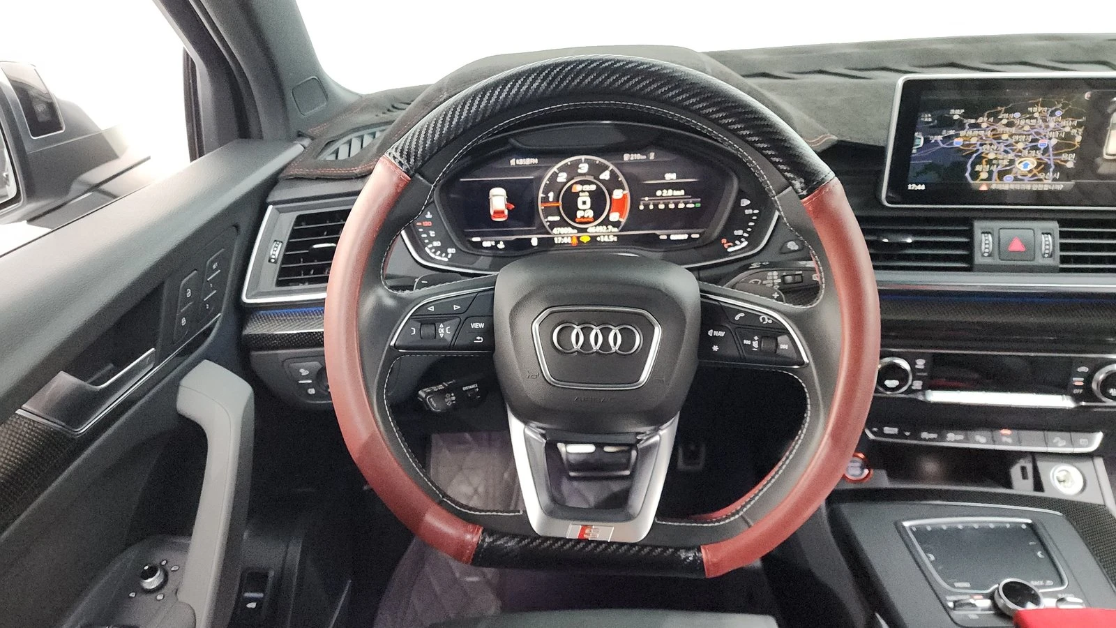 Audi SQ5 ЛЮК* HUD* 360* KEYLESS* ЕЛ. БАГАЖНИК* КРАЙНА ЦЕНА, снимка 13 - Автомобили и джипове - 55302341