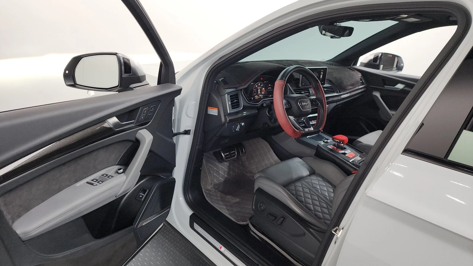 Audi SQ5 ЛЮК* HUD* 360* KEYLESS* ЕЛ. БАГАЖНИК* КРАЙНА ЦЕНА, снимка 10 - Автомобили и джипове - 55302341