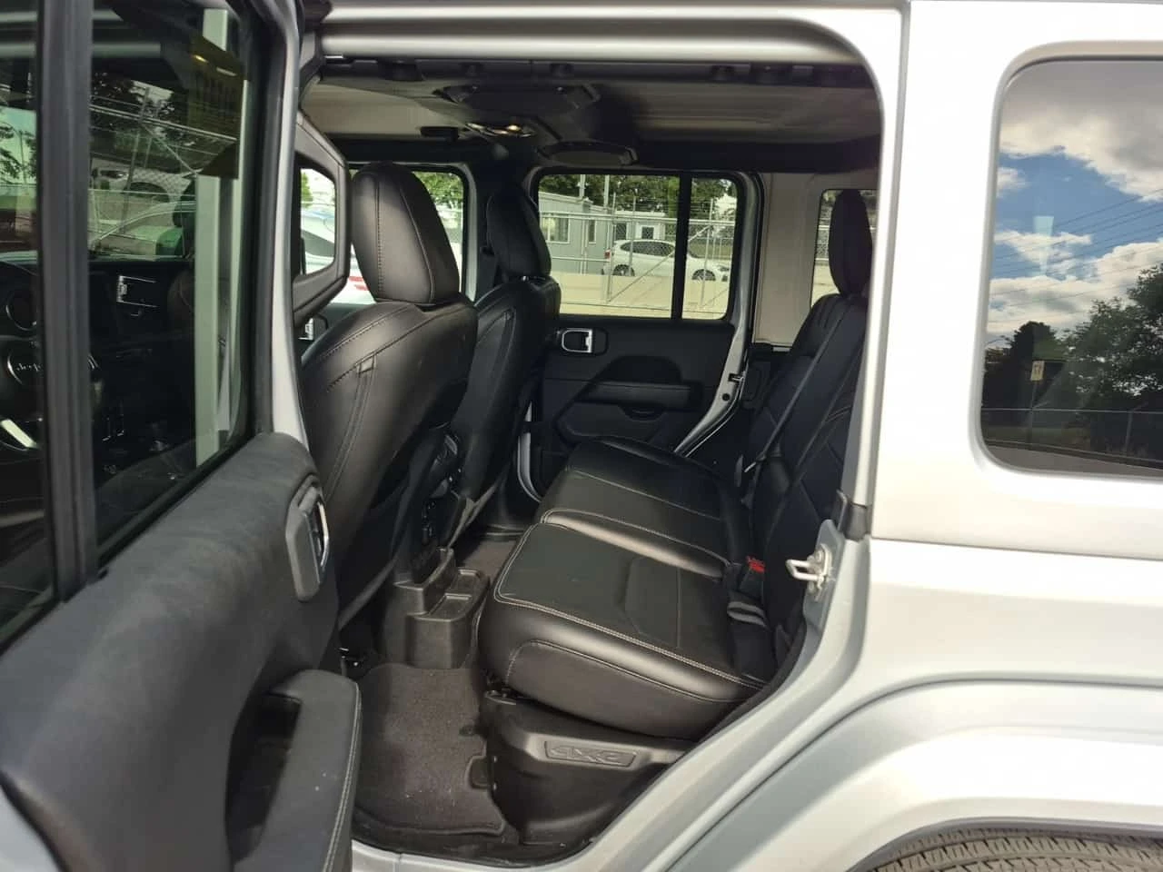 Jeep Wrangler * 4 Door 4x4 Sahara * REMOTE START * ����� ������  | Mobile.bg � ����������� 12