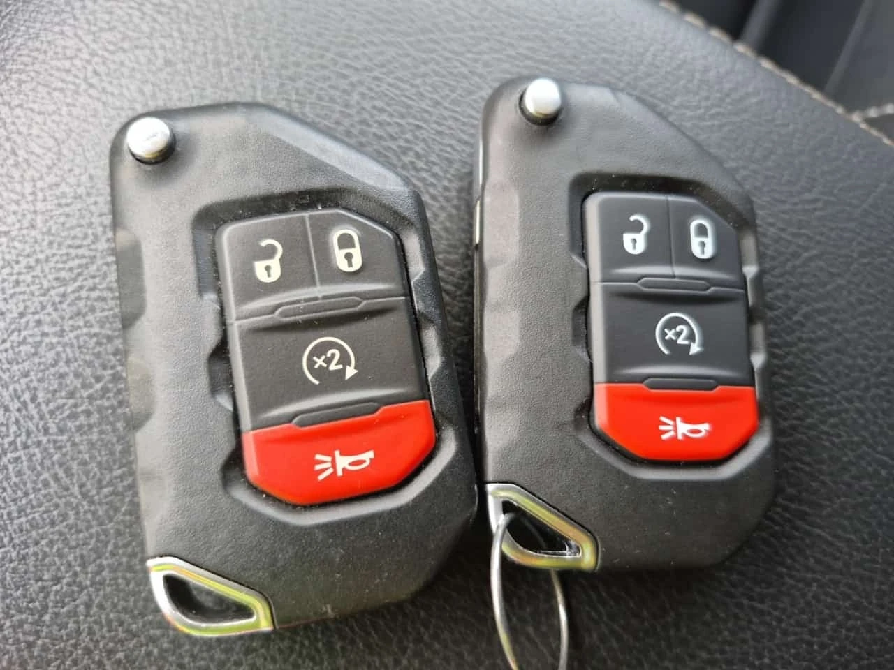 Jeep Wrangler * 4 Door 4x4 Sahara * REMOTE START * ����� ������  | Mobile.bg � ����������� 8