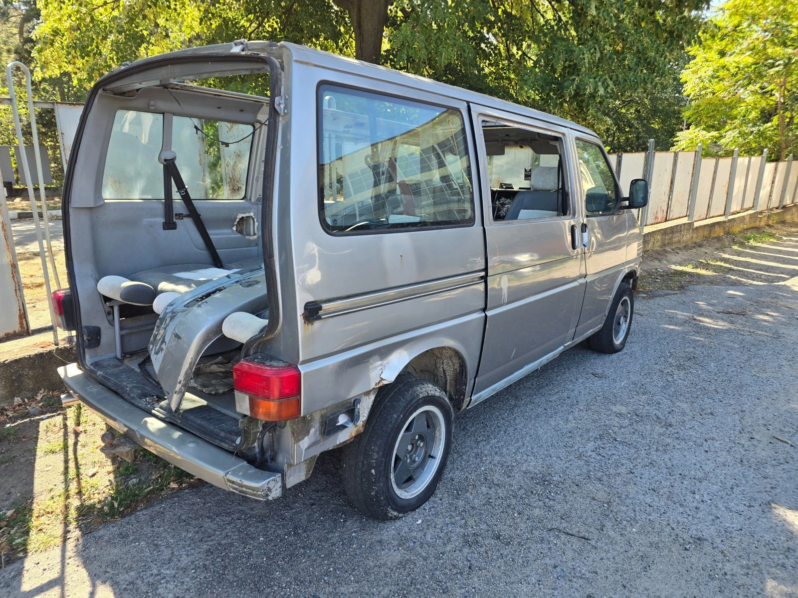 VW T4 2.4 МУЛТИВАН - изображение 4