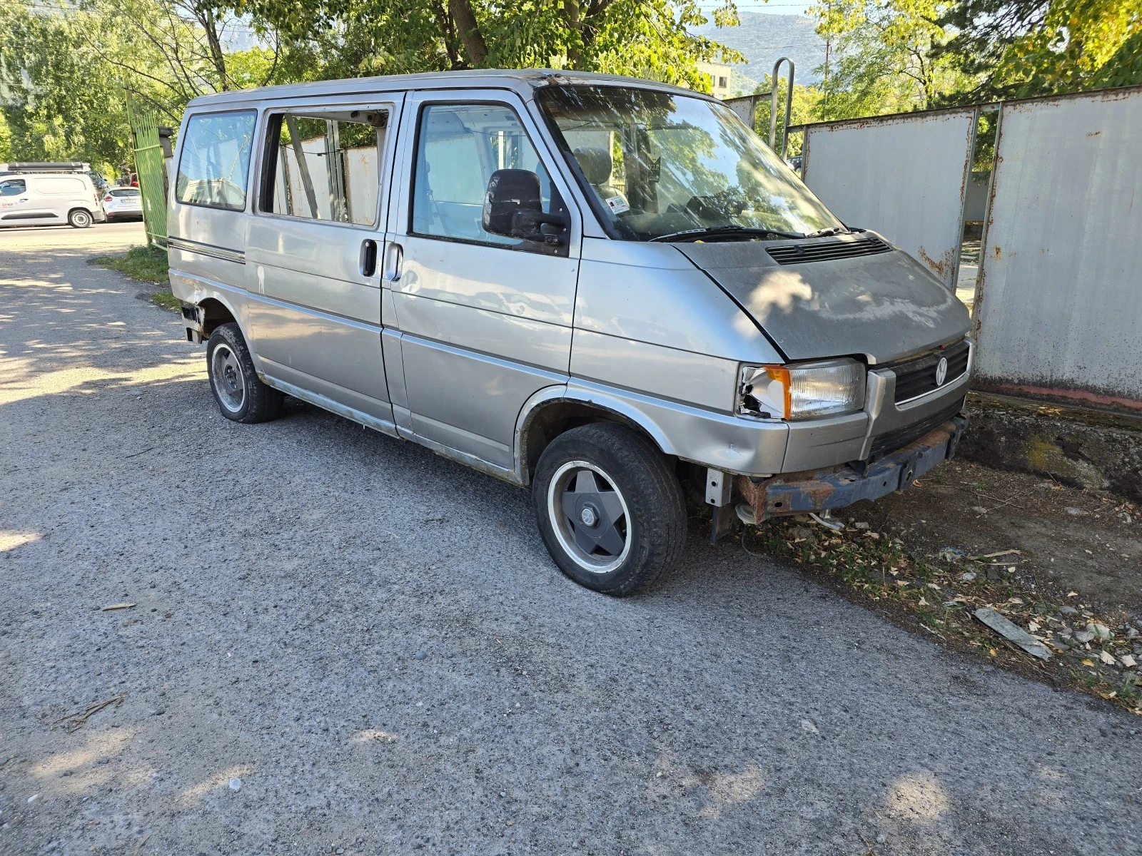 VW T4 2.4 МУЛТИВАН - изображение 2