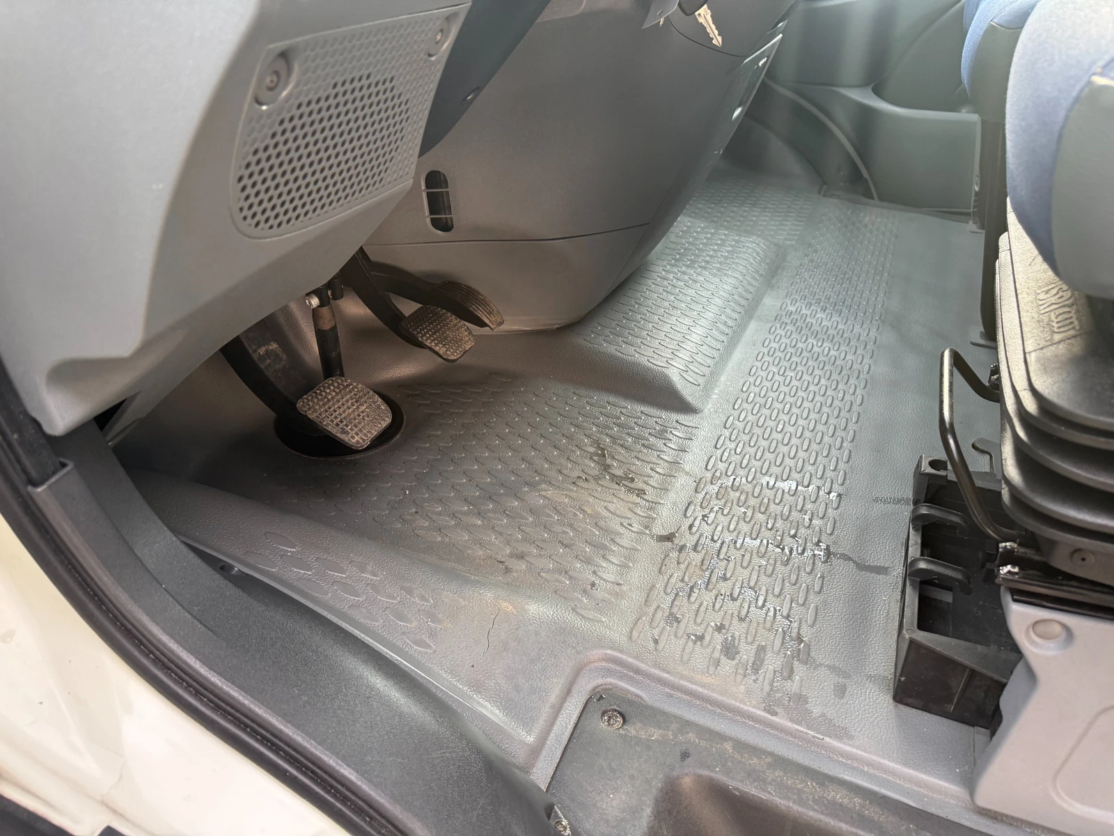 Iveco Daily 35C15 3.0HPI до 3.5т. 3.90м. , снимка 17 - Бусове и автобуси - 53877483