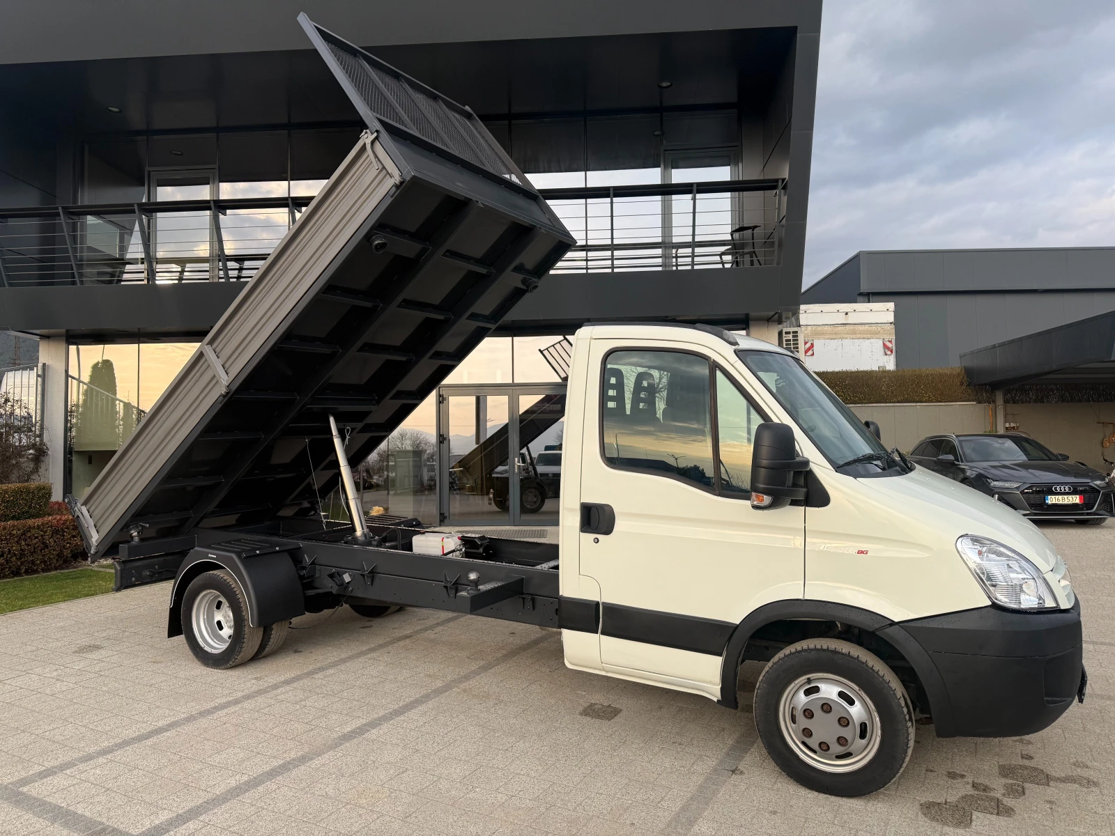 Iveco Daily 35C15 3.0HPI до 3.5т. 3.90м. , снимка 2 - Бусове и автобуси - 53877483