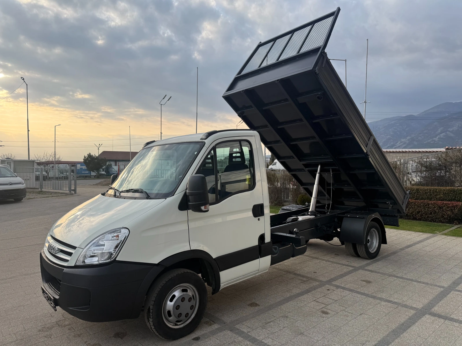 Iveco Daily 35C15 3.0HPI до 3.5т. 3.90м. , снимка 3 - Бусове и автобуси - 53877483