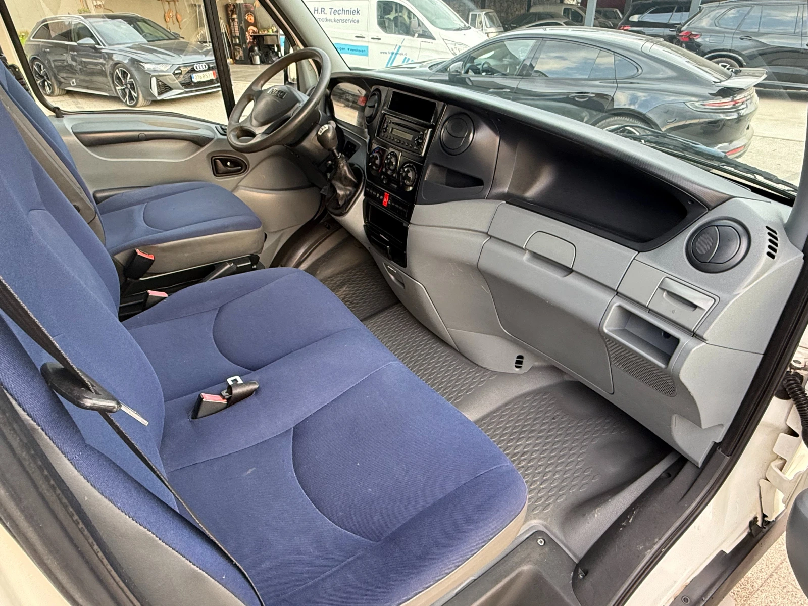 Iveco Daily 35C15 3.0HPI до 3.5т. 3.90м. , снимка 13 - Бусове и автобуси - 53877483