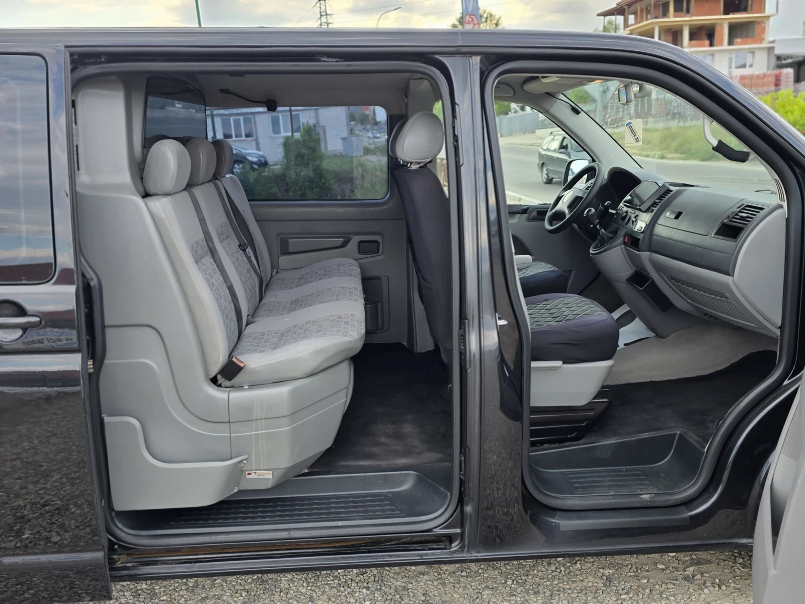 VW Transporter 2.5 TDI 174 k.c. 4 + 1 , снимка 12 - Бусове и автобуси - 55192711