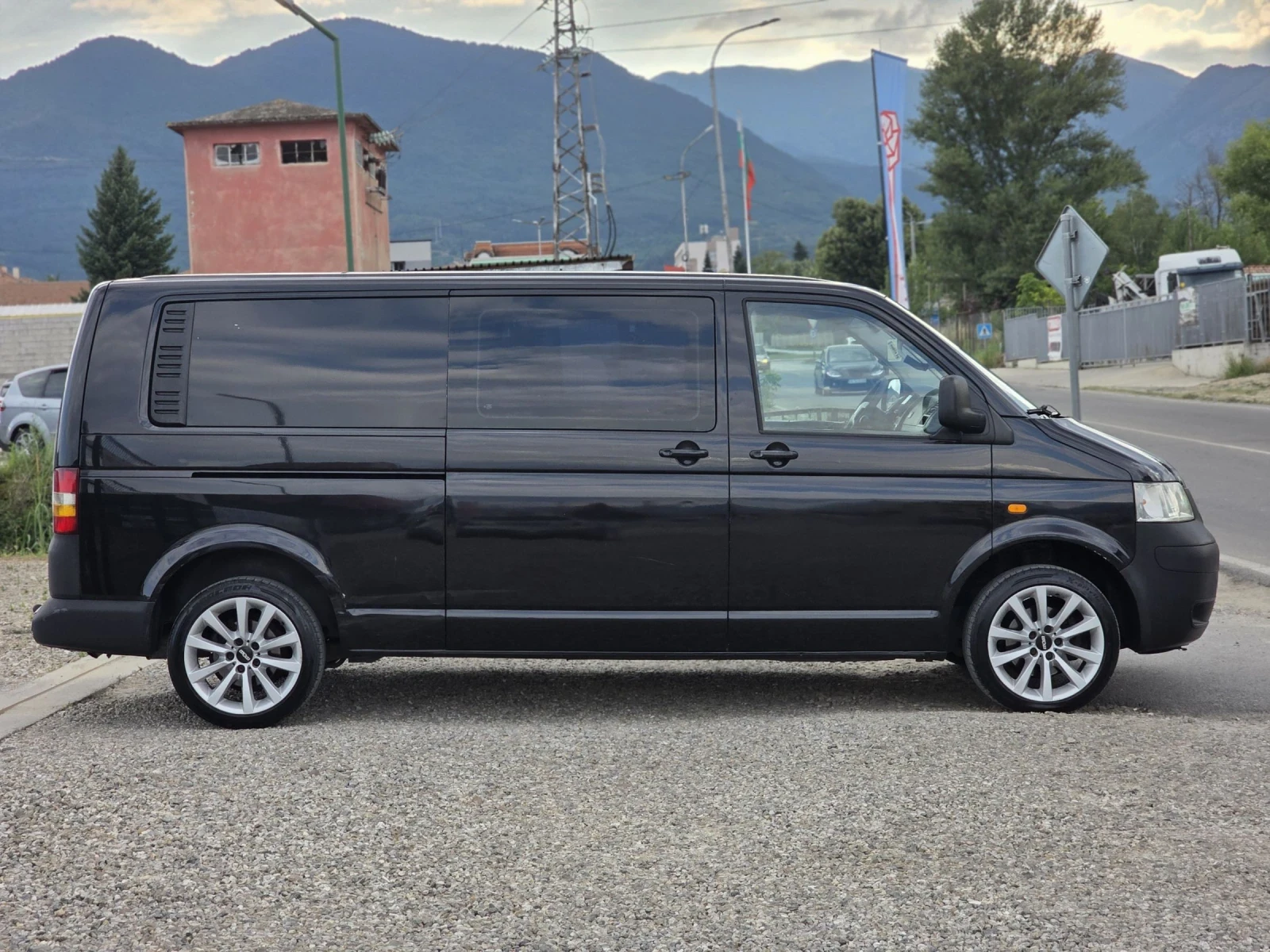 VW Transporter 2.5 TDI 174 k.c. 4 + 1 , снимка 6 - Бусове и автобуси - 55192711