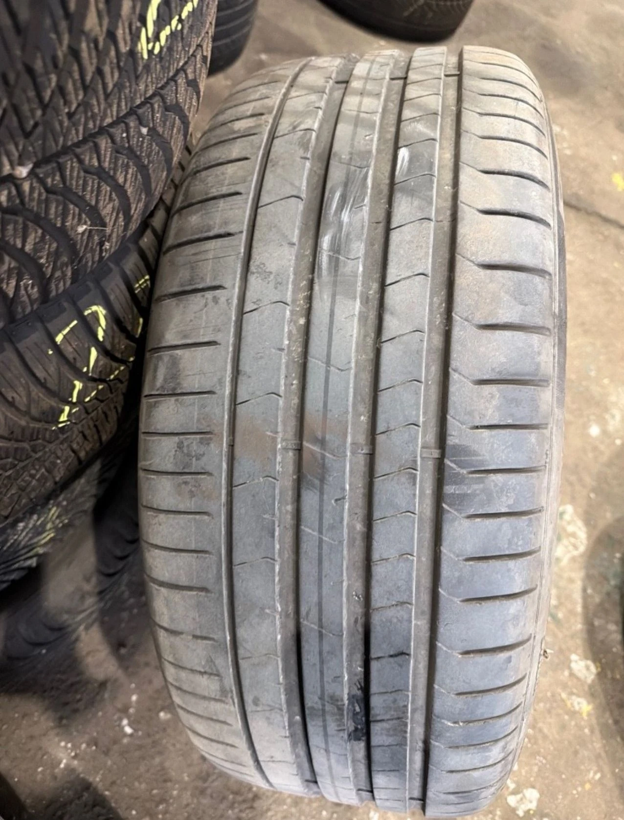 Гуми с джанти Pirelli 305/40R20, снимка 3 - Гуми и джанти - 55914189