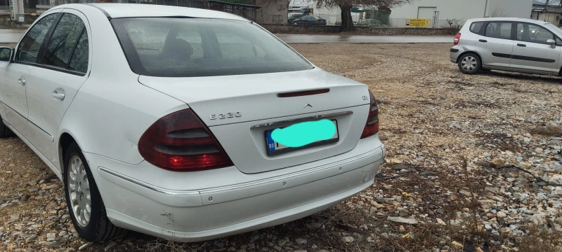 Mercedes-Benz E 220, снимка 2 - Автомобили и джипове - 48638848