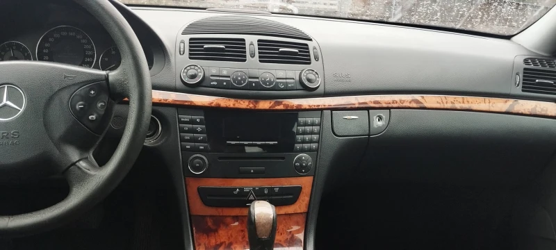 Mercedes-Benz E 220, снимка 7 - Автомобили и джипове - 48638848