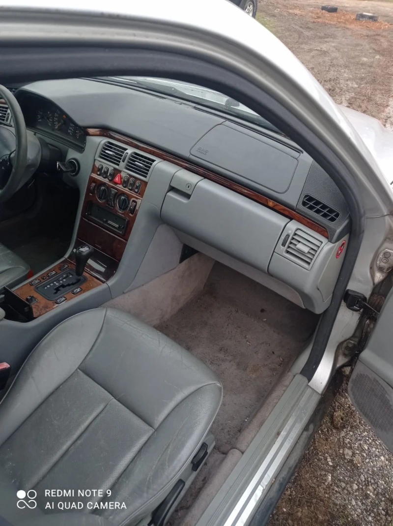 Mercedes-Benz E 300 3.0 td 177кс, снимка 4 - Автомобили и джипове - 49632214