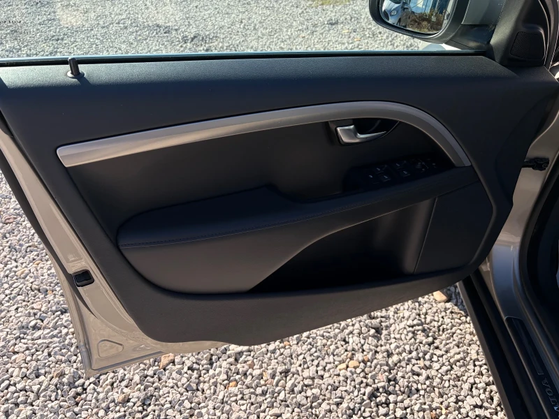 Volvo Xc70 2.4D-163k.c. AWD, снимка 8 - Автомобили и джипове - 52131080