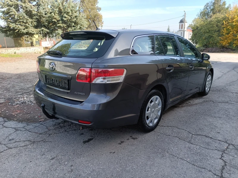 Toyota Avensis 1, 8 бензин, снимка 5 - Автомобили и джипове - 52399710