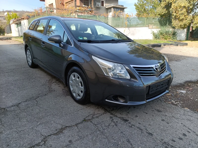 Toyota Avensis 1, 8 бензин, снимка 3 - Автомобили и джипове - 52399710