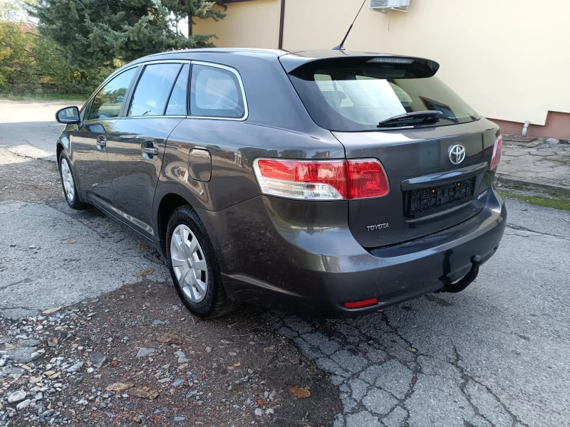 Toyota Avensis 1, 8 бензин, снимка 7 - Автомобили и джипове - 52399710