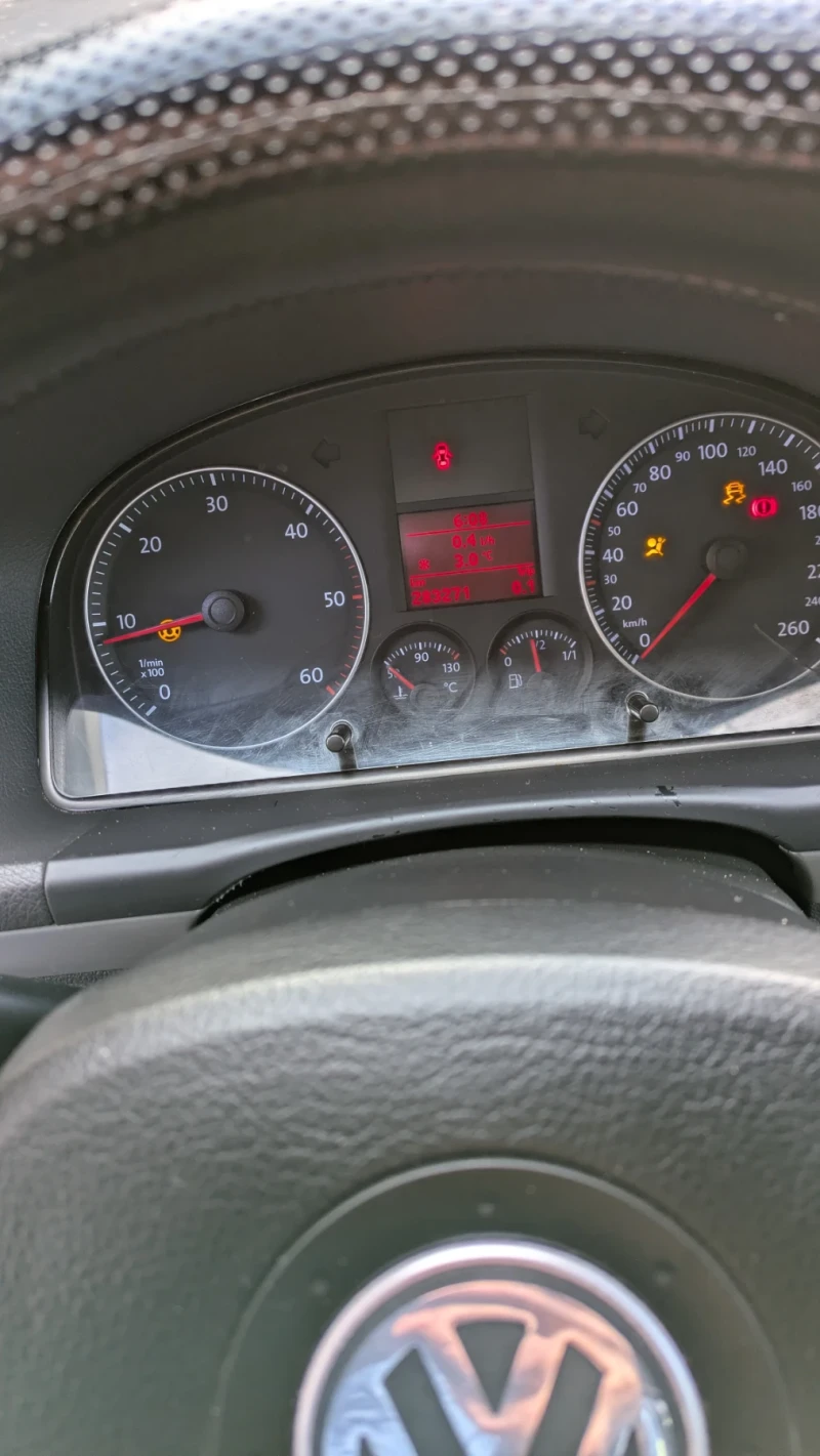 VW Touran, снимка 8 - Автомобили и джипове - 53038821