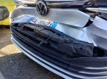 VW Golf 2.0D DSG, снимка 5 - Автомобили и джипове - 52871862