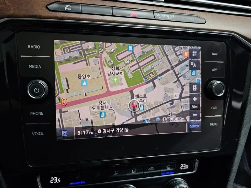 VW Passat 2.0 TDI, снимка 14 - Автомобили и джипове - 54299766