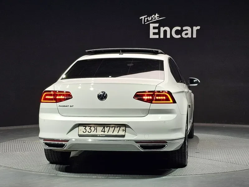 VW Passat 2.0 TDI, снимка 4 - Автомобили и джипове - 54299766