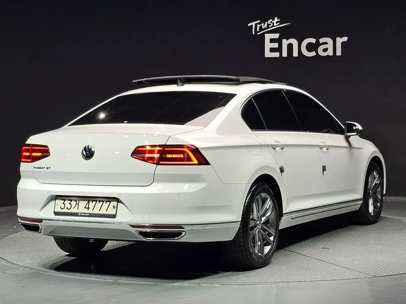 VW Passat 2.0 TDI, снимка 2 - Автомобили и джипове - 54299766