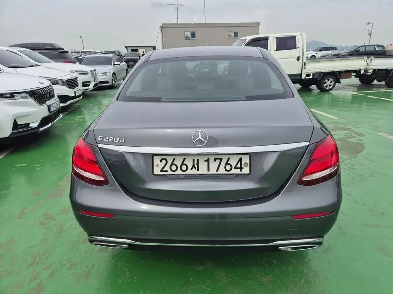Mercedes-Benz E 220 Avantgarde, снимка 4 - Автомобили и джипове - 55102095