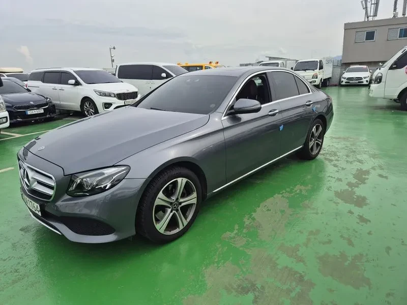 Mercedes-Benz E 220 Avantgarde