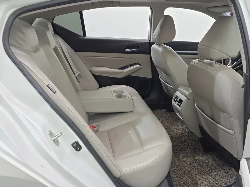 Nissan Altima Special Edition 2.5 Бензин, снимка 10 - Автомобили и джипове - 55809432