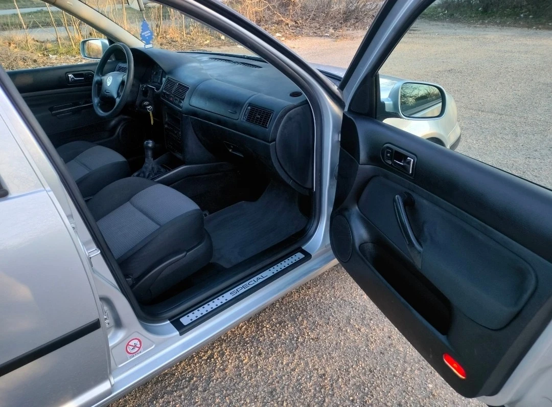 VW Golf 1.9TDI KLIMATRONIK, снимка 14 - Автомобили и джипове - 53818257